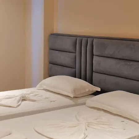 Отель Alexander Ксамил