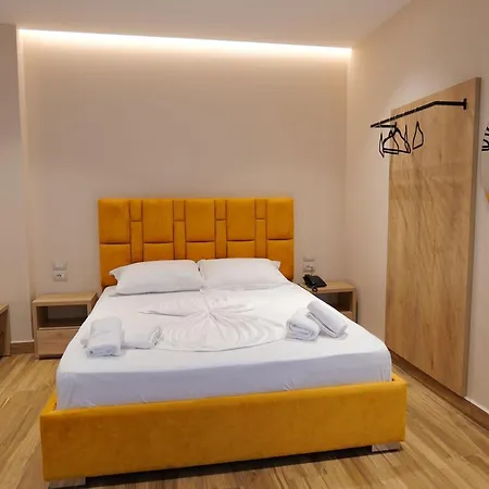 Alexander فندق 4*