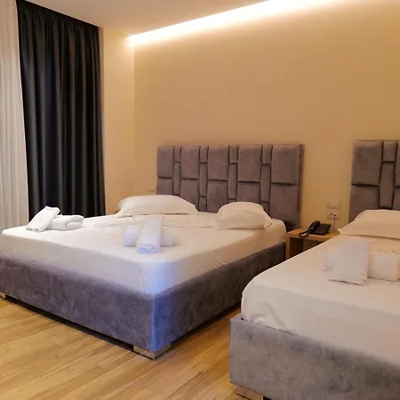 Alexander Ксамил