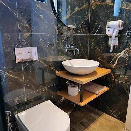 Alexander Ксамил