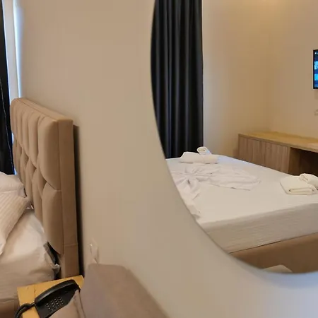 Alexander 4* クサミル